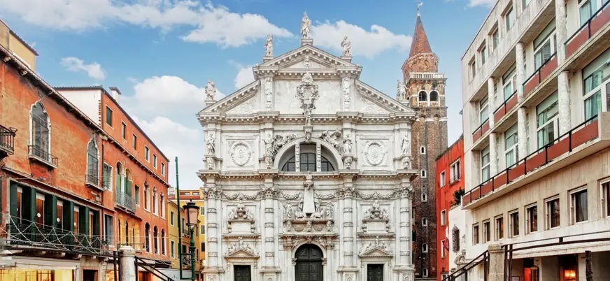 Iglesia de San Moisés, de estilo barroco, en la ciudad de Venecia.