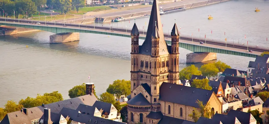 Vista aérea de Colonia, una ciudad emblemática de Alemania.
