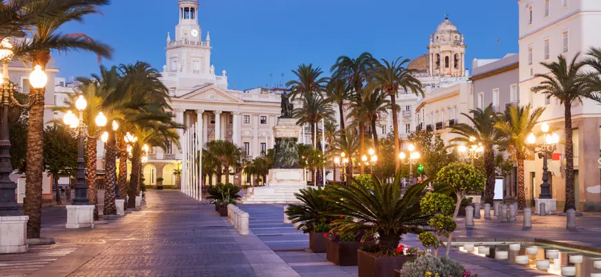 Plaza de San Juan de Dios de noche (Cádiz)