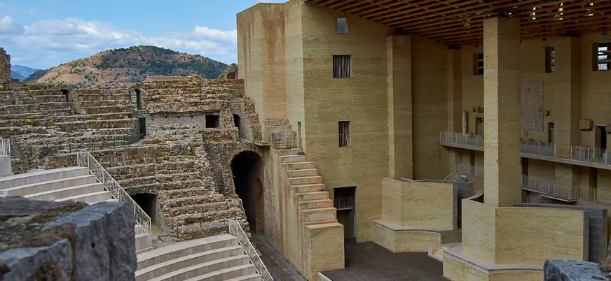 Los Restos del Interior del Castillo narran la historia de siglos de resistencia.