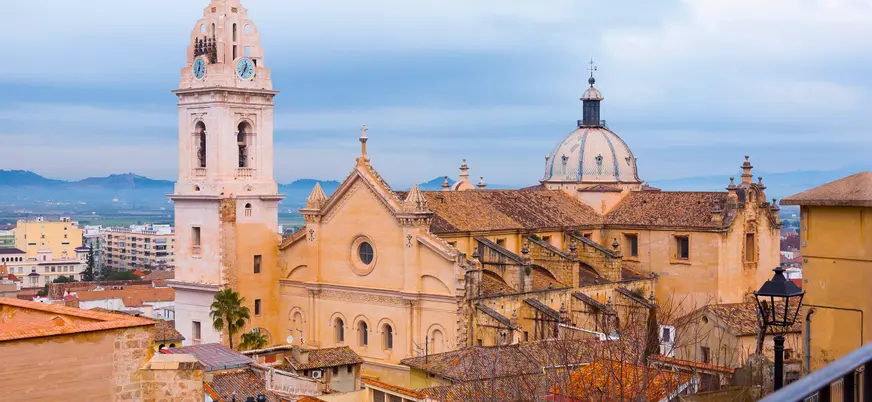 La Iglesia situada en el centro es un símbolo de fe y tradición en Xátiva.