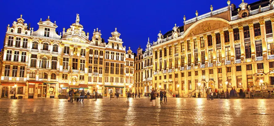 Gran place de noche en Bruselas