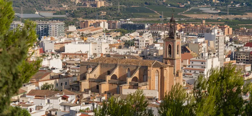Vista Panorámica de Sagunto, que  revela la belleza y el legado de la ciudad.
