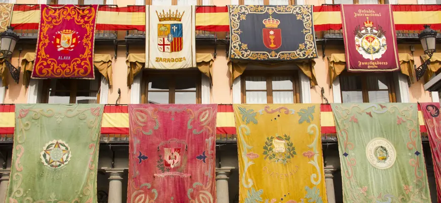 Detalles de los edificios históricos de la Plaza de Zocodover.