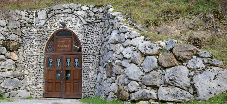 Entrada del funicular de Bulnes en los Picos de Europa, Asturias