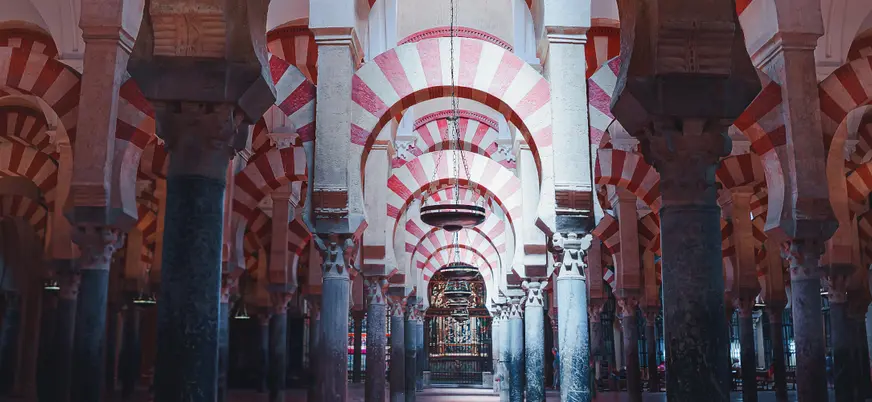 Interior de la icónica Mezquita de Córdoba