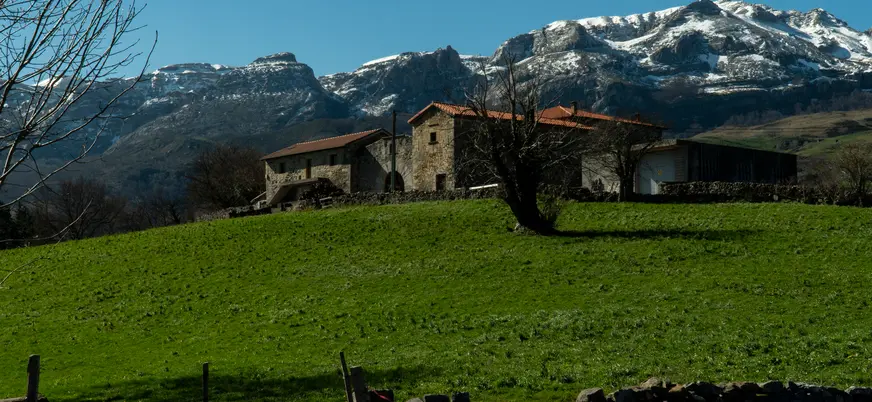 Paisaje de Gándara, el sendero por el que pasará este tour en bicicleta por la Vía Verde de la Gándara.