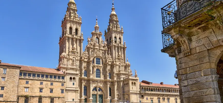 Vista a la catedral de Santiago desde la Plaza del Obradoiro