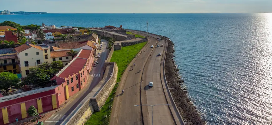 La mítica avenida de Santander en Cartagena de Indias, Colombia