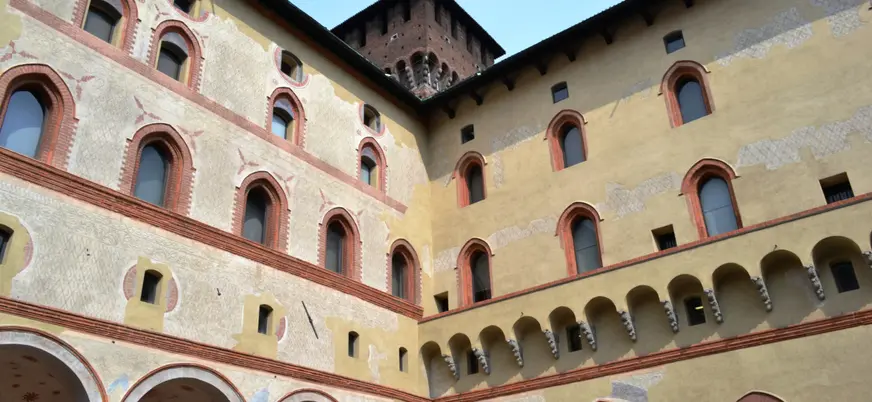 Interior del Castillo de Sforzesco en Milán