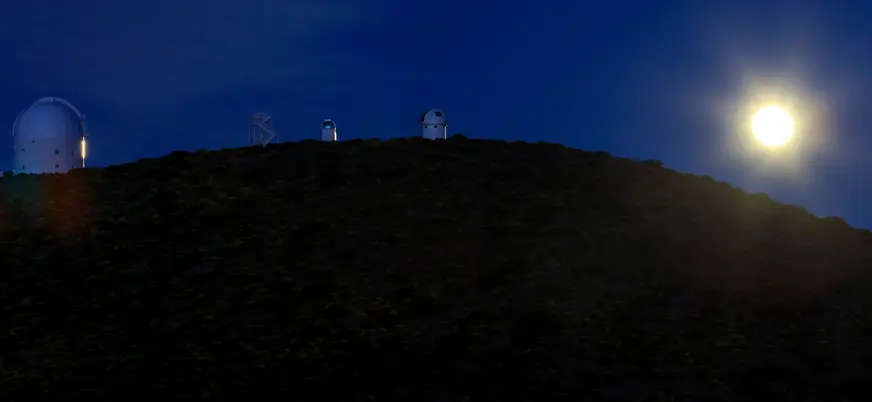 Luna vista desde el observatorio de Tenerife, otro de los atractivos de este archipiélago.