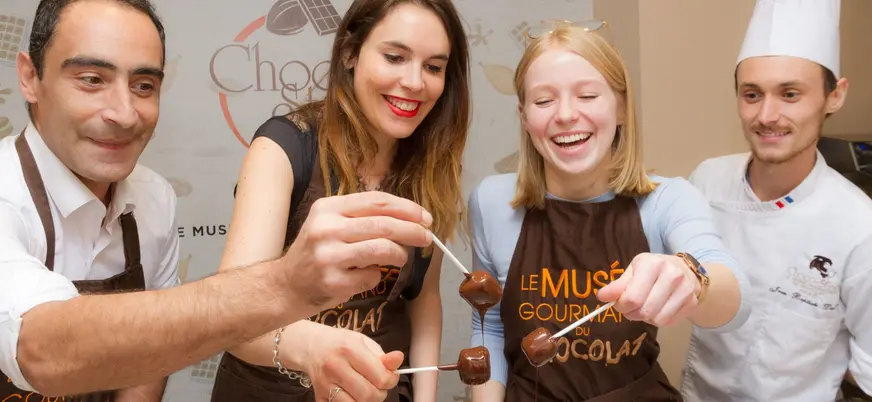 Degustación de chocolate. Delicados, intensos, frutales, terrosos… cada trozo cuenta una historia distinta.