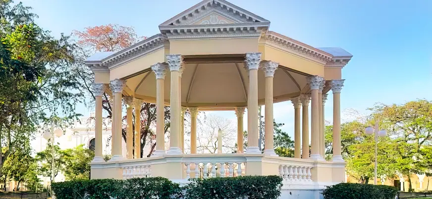 El parque Vidal en la localidad de Santa Clara, Cuba