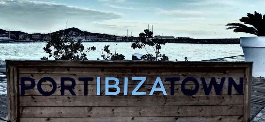 Puerto de Ibiza, uno de los lugares que descubriremos en el tour nocturno.