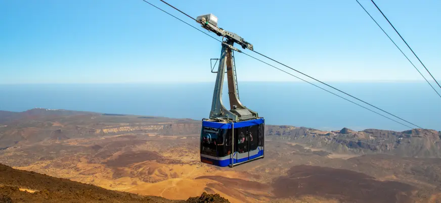 El teléferico que te acercará un poco más al pico del Teide.