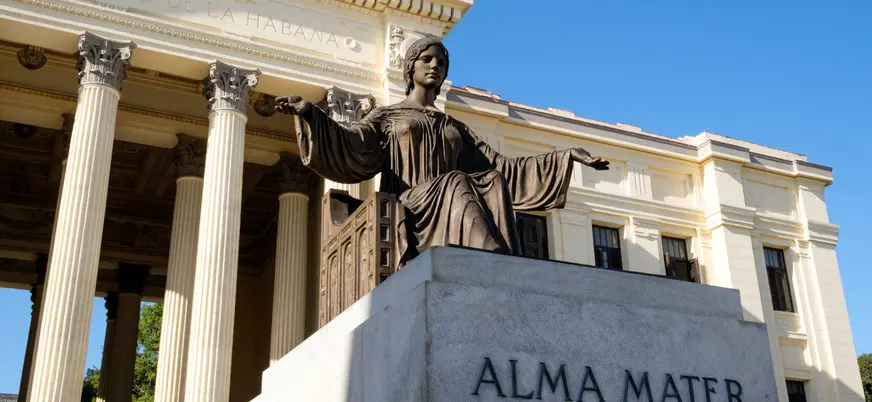La imponente Universidad de la Habana, Cuba
