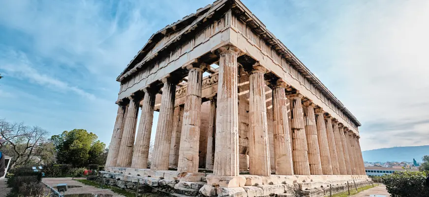 El ágora griega de la preciosa ciudad de Atenas, Grecia