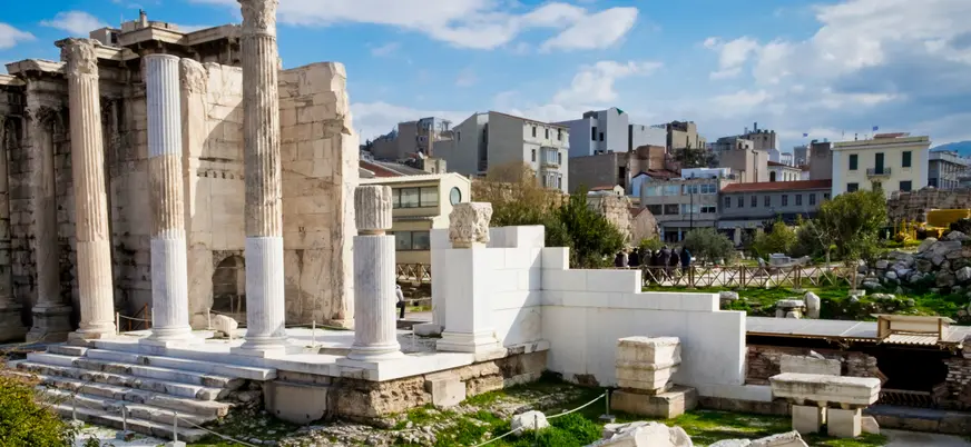 Los restos de la antigua Biblioteca de Adriano, Grecia
