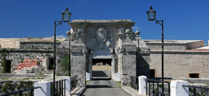 Entrada principal de la fortaleza de San Carlos, La Habana