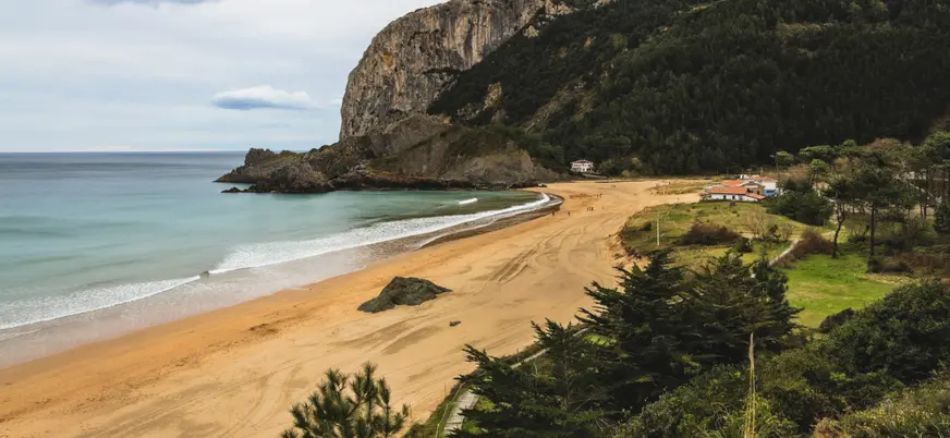 La playa de Laga en el País Vasco
