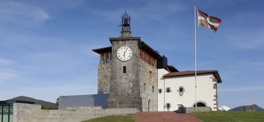 La Torre Madariaga en la Reserva Natural de Urdaibai, Vizcaya