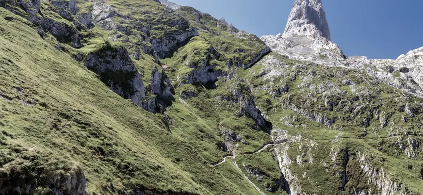 Excursión a Lagos de Covadonga y Cangas de Onís desde Santander