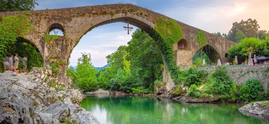 Puente Romano de Cangas de Onís sobre el Río Sella