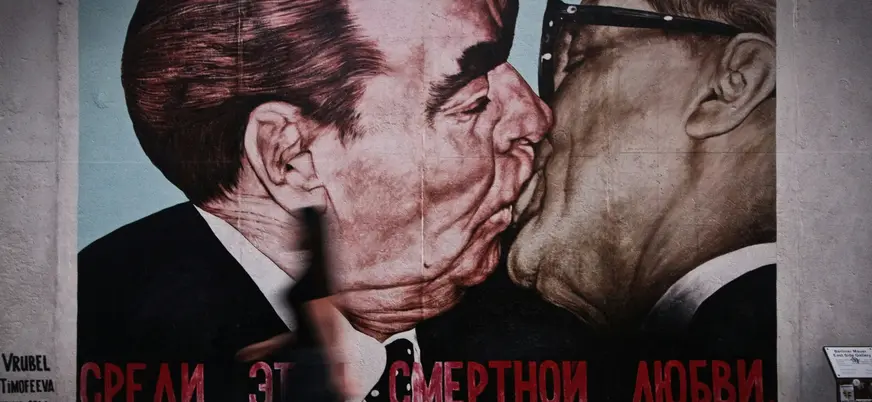Mural del beso en el Muro de Berlín