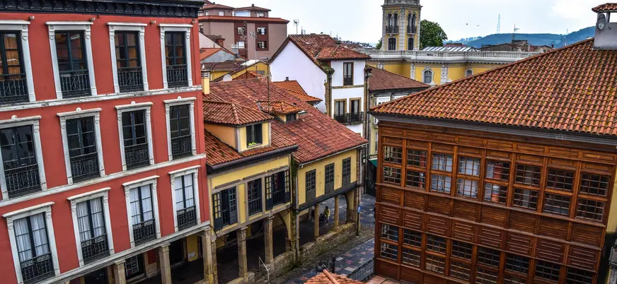 Edificios históricos en el centro de Avilés, Asturias