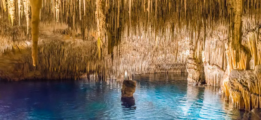 Lago subterráneo de las Cuevas del Drach, Mallorca