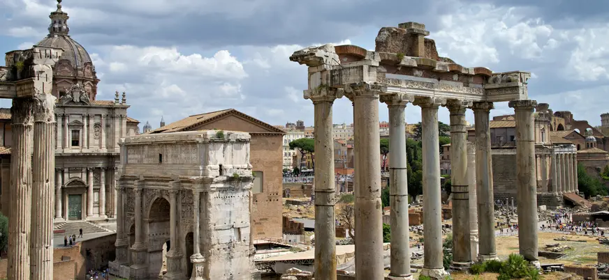 Templo de Saturno y Arco de Septimio Severo en el Foro Romano