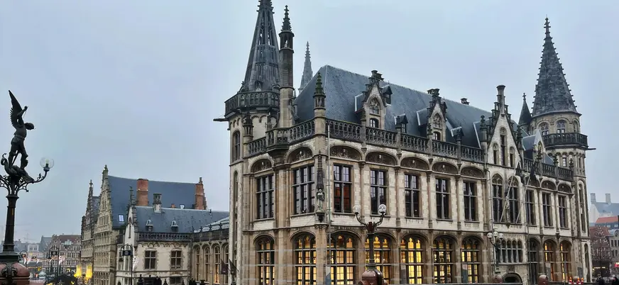 Antigua oficina de correos en el centro histórico de Gante, Bélgica