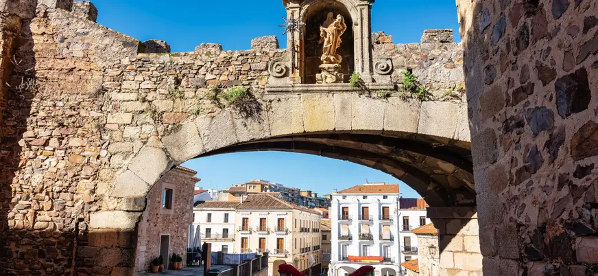 Arco de la Estrella en Cáceres, España.