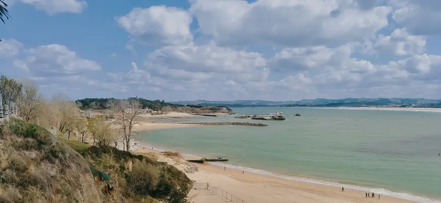 Vista panorámica de la playa de los Peligros, Santander
