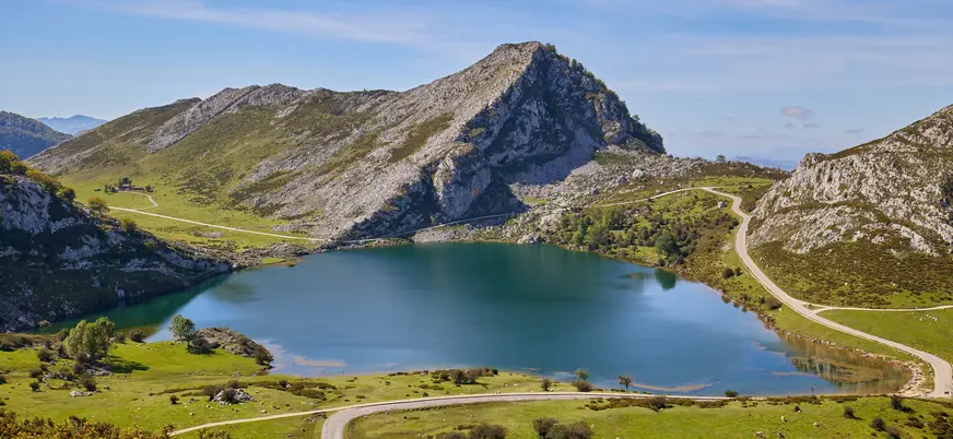 Panorámica del lago Enol, Picos de Europa