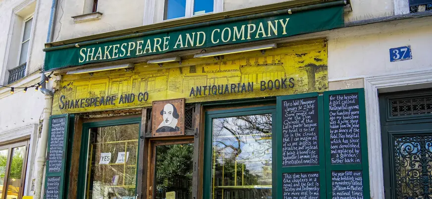 Fachada de la librería Shakespeare and Company en París
