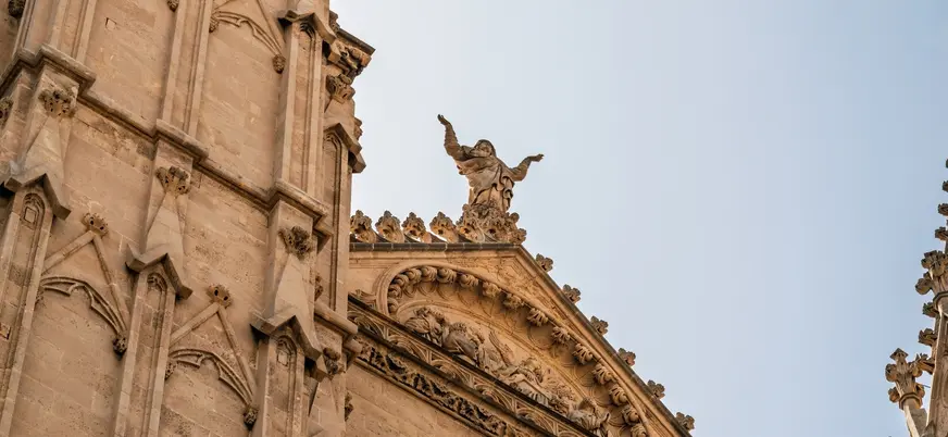 Frontón de la Catedral de Palma