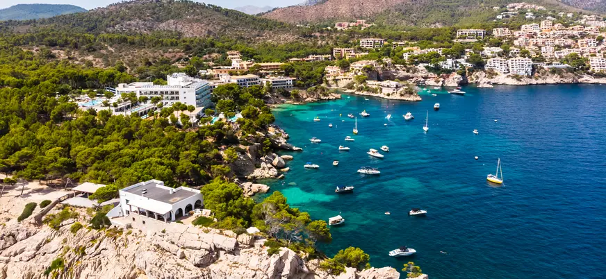 Vista aérea de Cala Fornells en Mallorca