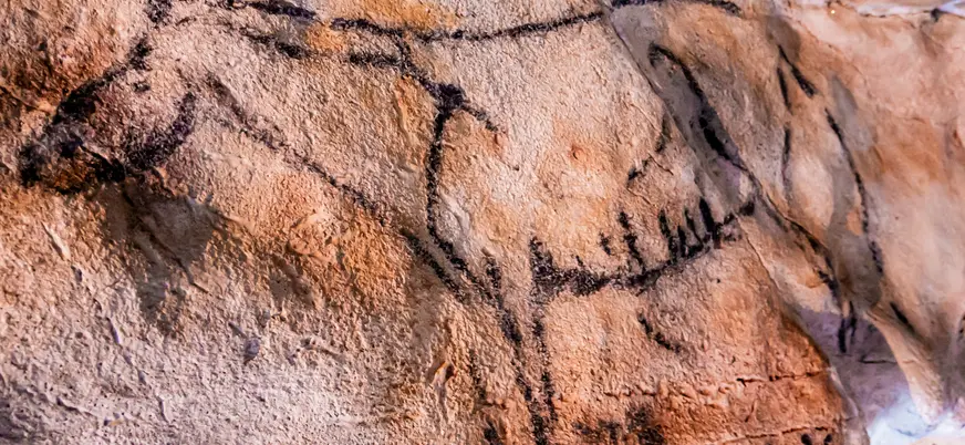 Dibujo rupestre de un caballo en la Neocueva de Altamira