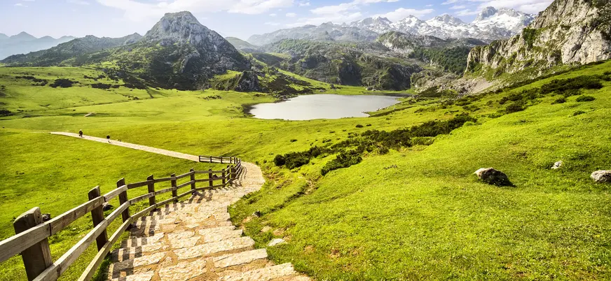 Sendero hacia el Lago Ercina en los Picos de Europa, Asturias