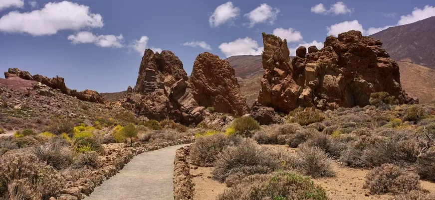 Sendero por los Roques de García en el Parque Nacional del Teide, Tenerife