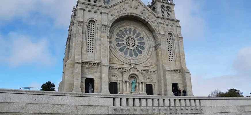 Fachada del Templo Monumento de Santa Luzia en Viana do Castelo.