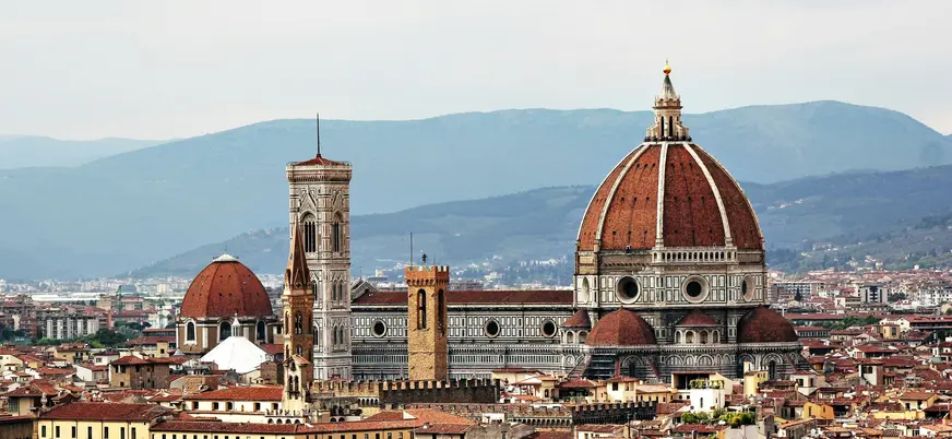 Catedral de Florencia con la cúpula de Brunelleschi y el campanario de Giotto.