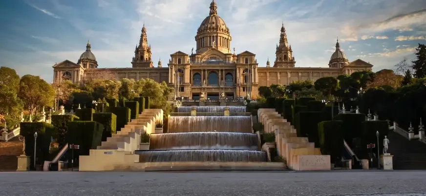 Palacio Nacional y cascadas del Museo Nacional de Arte de Cataluña en Montjuïc
