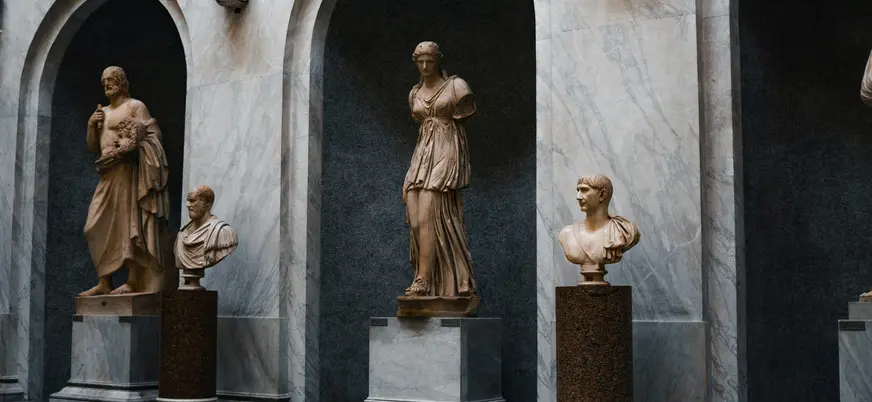 Esculturas clásicas en una galería de los Museos Vaticanos, en Ciudad del Vaticano.