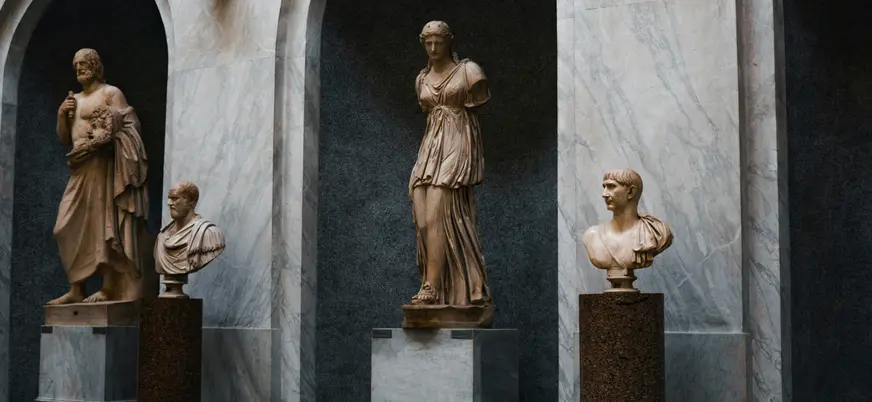 Esculturas clásicas en una galería de los Museos Vaticanos, en la Ciudad del Vaticano.