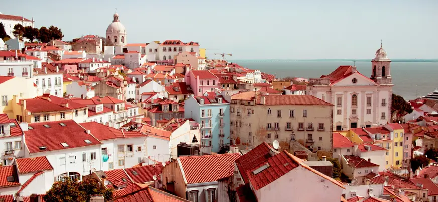 Panorámica del barrio de Alfama en Lisboa