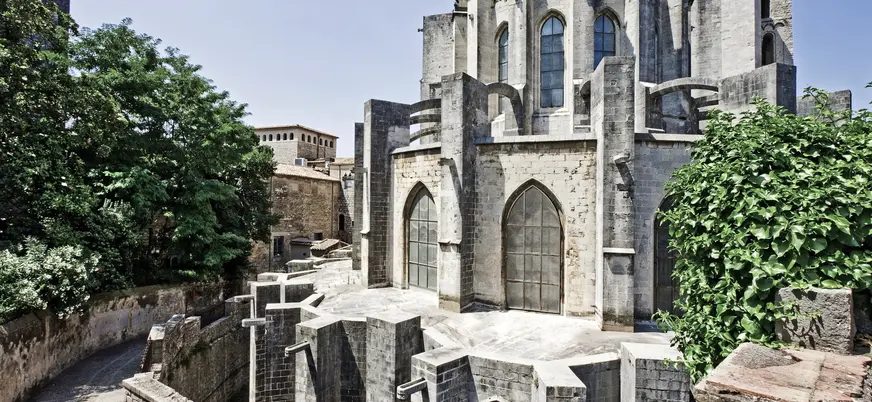 Ábside gótico de la Catedral de Girona visto desde el casco histórico