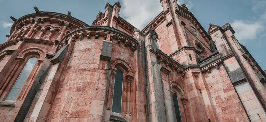 Detalle de la Basílica de Covadonga en Cangas de Onís, Asturias