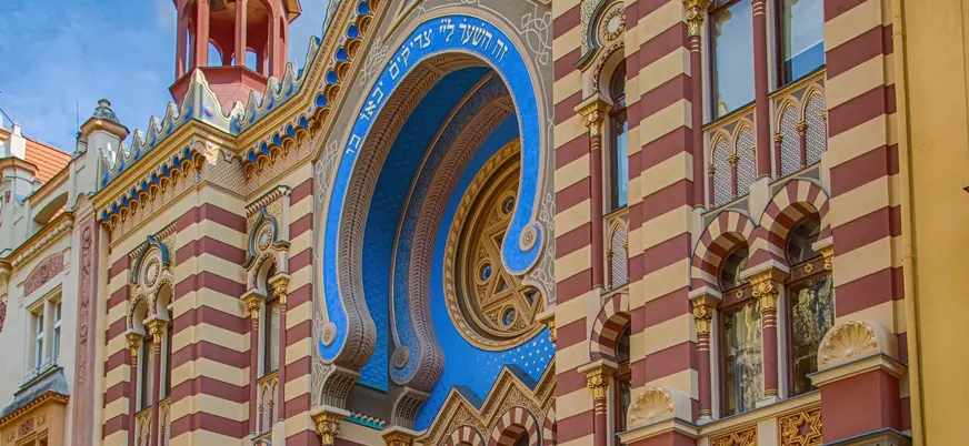 Fachada de la Sinagoga en el Barrio Judío de Praga